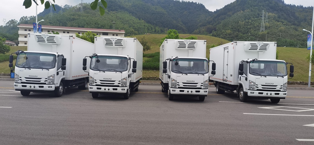 Kazakhstan users ordered 4 ISUZU refrigerated transport trucks