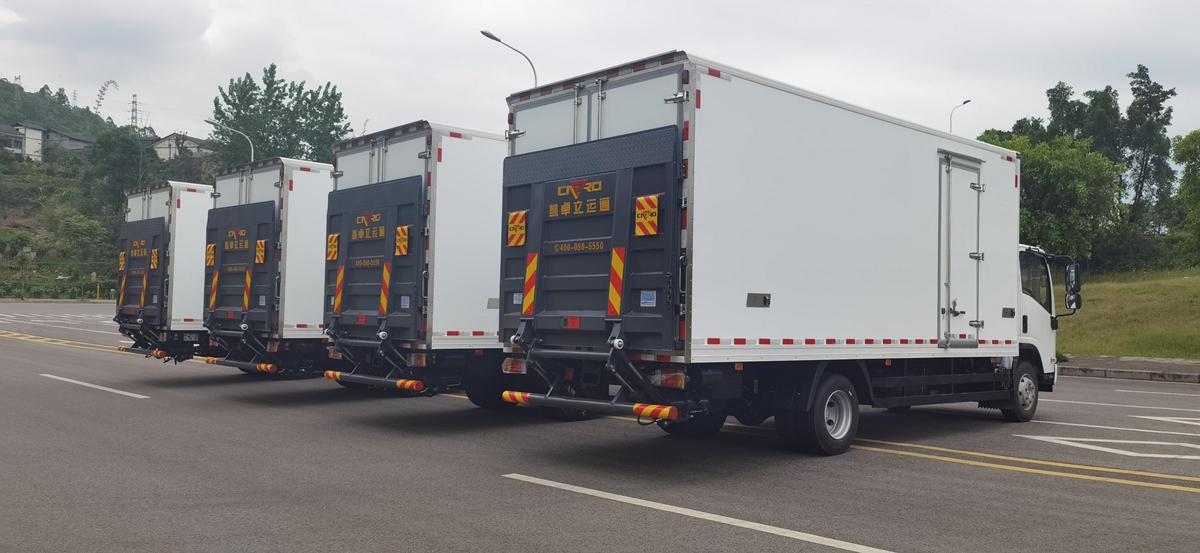 Kazakhstan users ordered 4 ISUZU refrigerated transport trucks