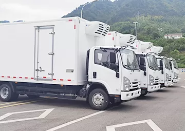 Kazakhstan users ordered 4 ISUZU refrigerated transport trucks