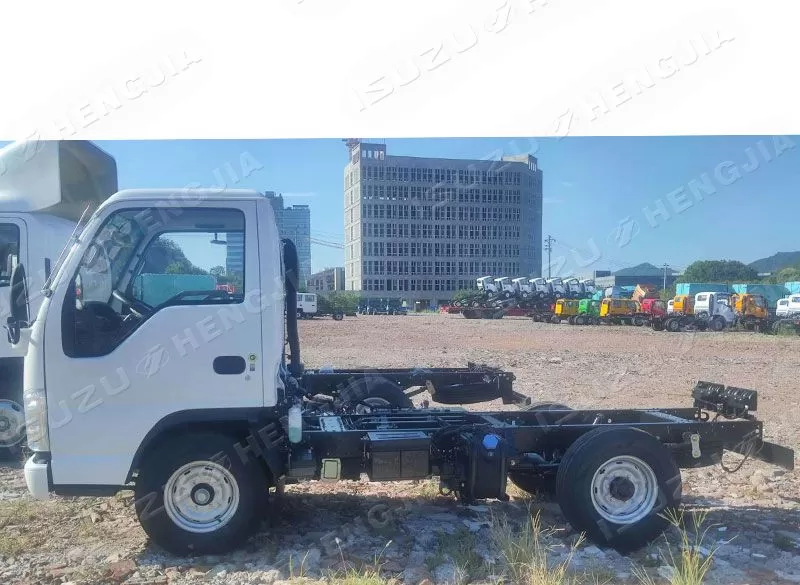 ISUZU NKR /M100