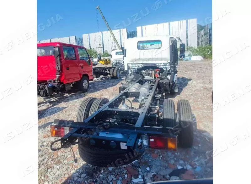 ISUZU NKR /M100