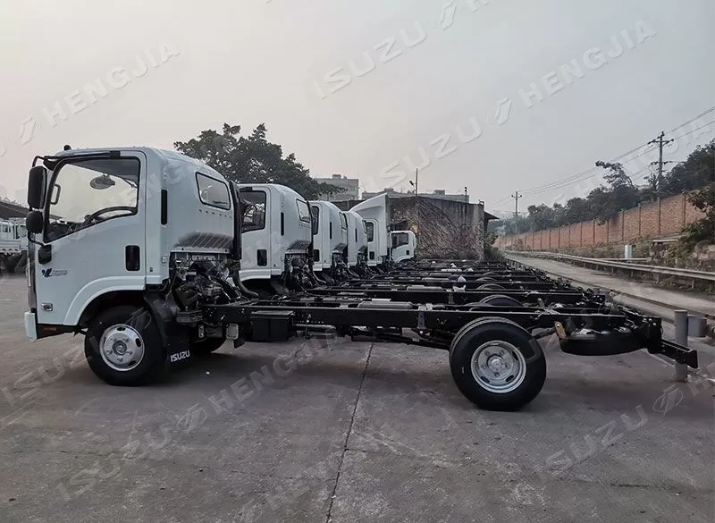 ISUZU NKR /M100
