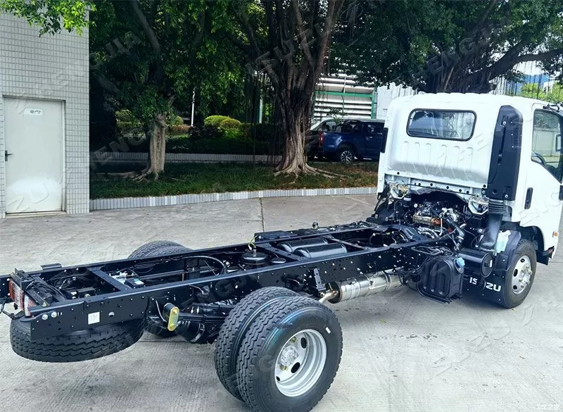 ISUZU NKR /M600