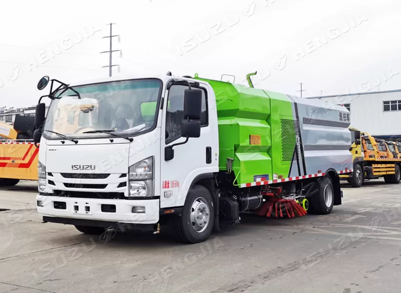 ISUZU NPR/700P Road Sweeper Truck