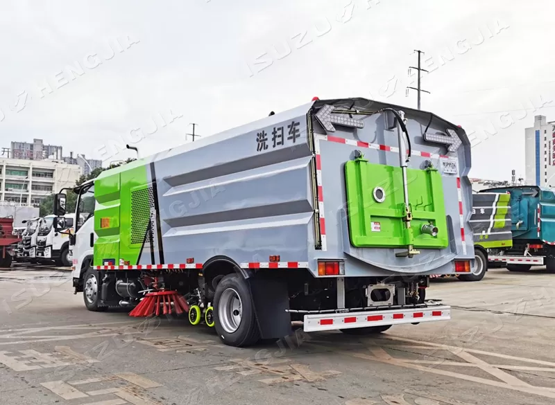 ISUZU NPR/700P Road Sweeper Truck