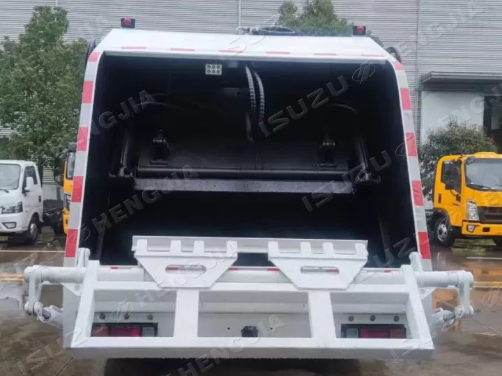 Pressure filling mechanism